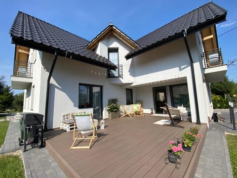 Property building, Day, Garden, View (from property/room), Balcony/Terrace, Garden view