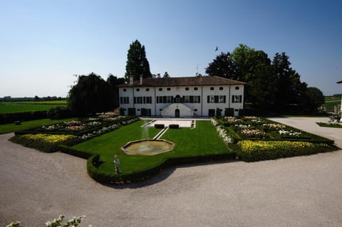 Patio, Facade/entrance, Garden, Fitness centre/facilities, Banquet/Function facilities