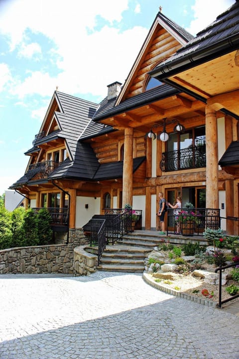 Property building, Patio, Facade/entrance, Summer