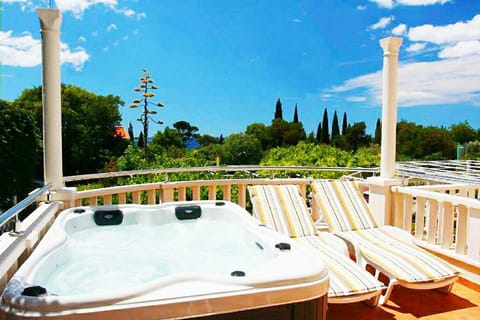 Apartments & Rooms Čakelić Bed and Breakfast in Mlini