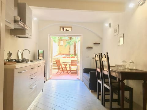 Patio, Communal lounge/ TV room, Living room, Decorative detail, Communal kitchen, On site