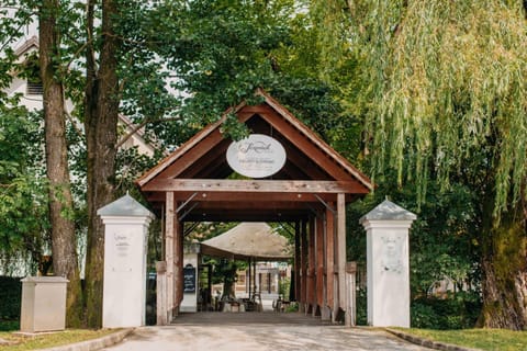 Facade/entrance, Day