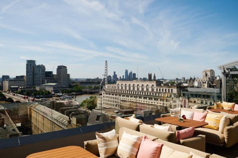 Restaurant/places to eat, View (from property/room), Balcony/Terrace, Lounge or bar, Food and drinks, Dining area, Drinks