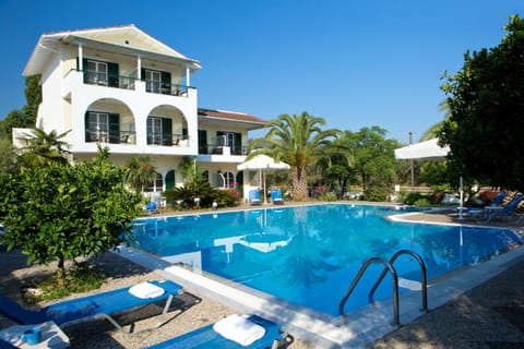 Facade/entrance, Swimming pool