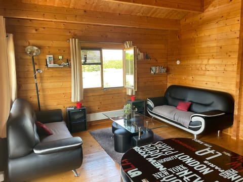 The Cabin with heated outdoor pool Cabin in Brittany