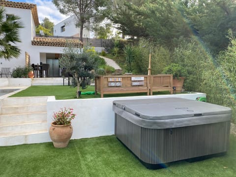 Hot Tub, Swimming pool