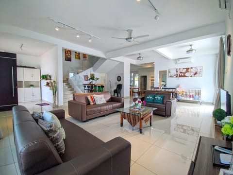 Living room, Seating area