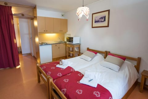 Bed, Kitchen or kitchenette, Photo of the whole room, Bedroom