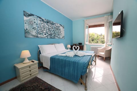 View (from property/room), Bedroom, Landmark view, River view