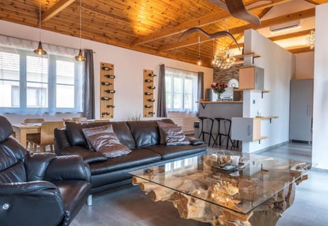 Living room, Lounge or bar