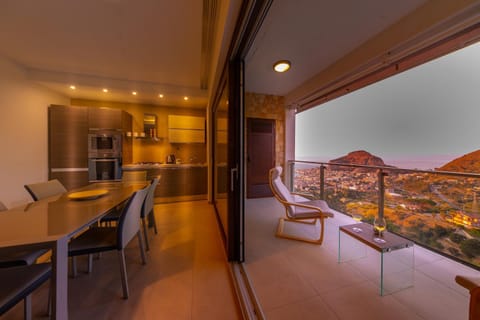View (from property/room), Balcony/Terrace, Dining area