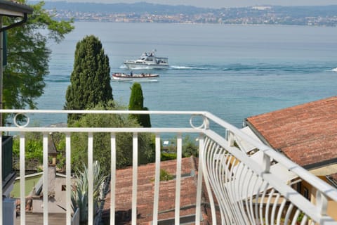 Natural landscape, View (from property/room), Balcony/Terrace, Lake view