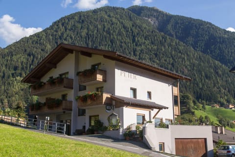 Property building, Spring, Day, Natural landscape, Mountain view