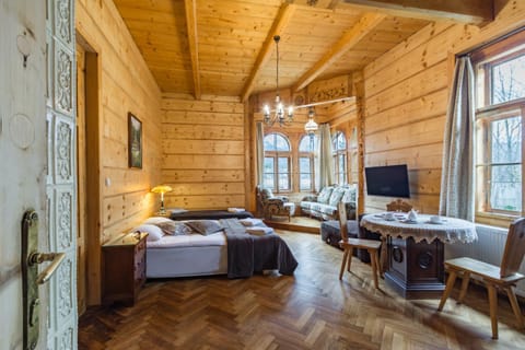 Bed, TV and multimedia, Photo of the whole room, Seating area, Bedroom