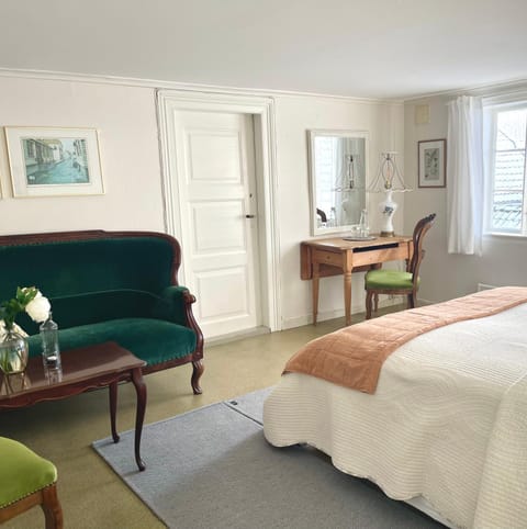 Seating area, Bedroom