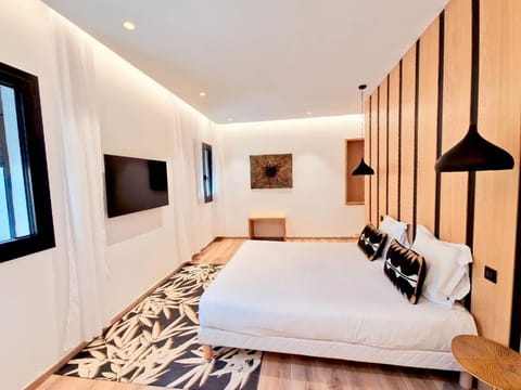 TV and multimedia, Photo of the whole room, Decorative detail, Bedroom