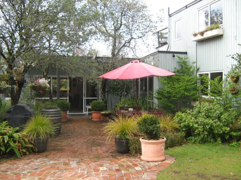 Patio, Facade/entrance, BBQ facilities, Garden