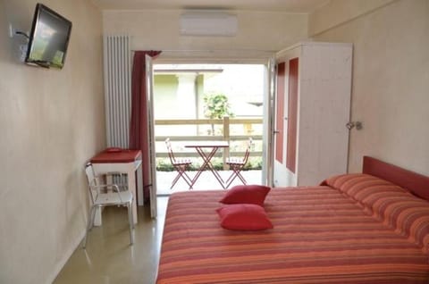 Day, Photo of the whole room