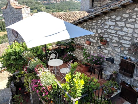 Facade/entrance, Balcony/Terrace