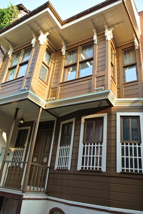 Facade/entrance