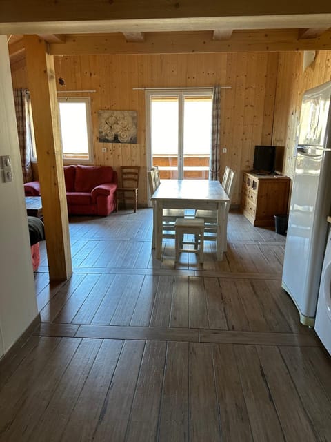 Augustine Appartement T3 Mezzanine Apartment in Les Allues