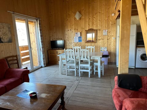 Augustine Appartement T3 Mezzanine Apartment in Les Allues