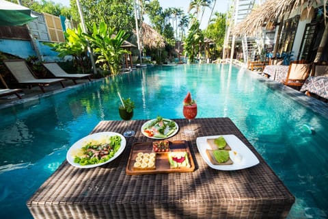 Food and drinks, Food, Swimming pool, Swimming pool, Lunch