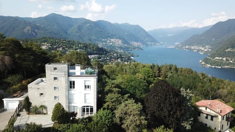 Property building, Facade/entrance, View (from property/room), Garden view, Lake view, Mountain view