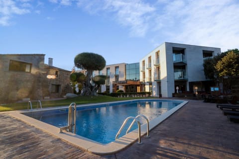 Property building, Off site, Garden, Garden view, Pool view, Swimming pool