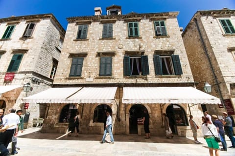 Property building, Facade/entrance
