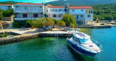 Facade/entrance, Neighbourhood, Natural landscape, Garden