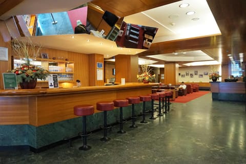 Restaurant/places to eat, Lobby or reception, Lounge or bar