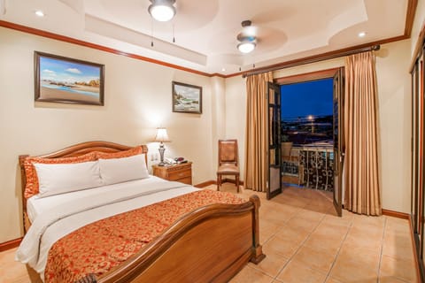 Bed, Photo of the whole room, City view, Street view