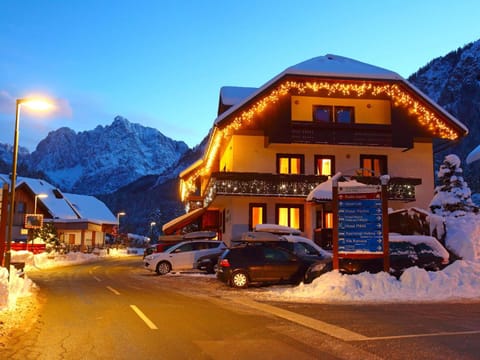 Property building, Night, Neighbourhood, Natural landscape, Winter, Mountain view, Location, Parking