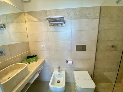 Shower, Toilet, Bathroom, bidet, towels