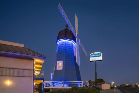 Property building, Night