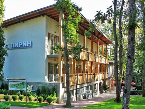 Property building, Garden, Lobby or reception