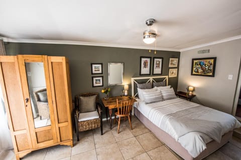 Greenlawns B&B Bed and Breakfast in Cape Town