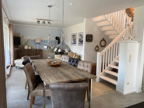 Villa Gudrun, luxury Beach House House in Zingst