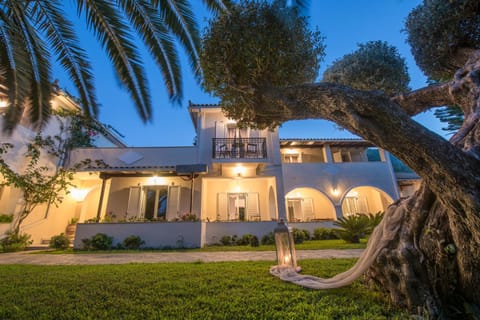 Facade/entrance, Facade/entrance, Night, Summer, Garden, Decorative detail