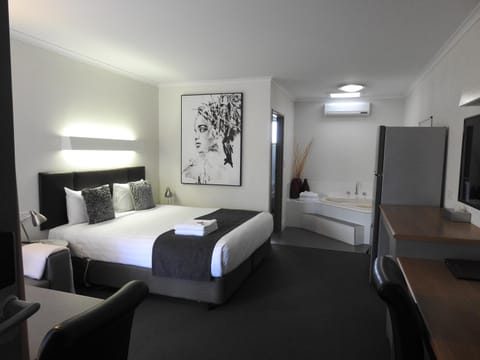 Communal lounge/ TV room, Spa and wellness centre/facilities