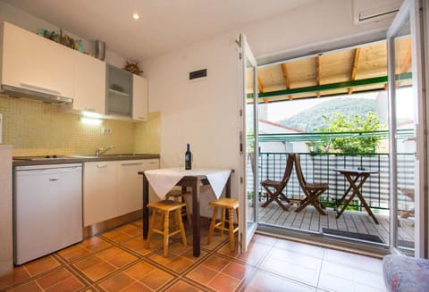 Coffee/tea facilities, Balcony/Terrace, Kitchen or kitchenette, Dining area