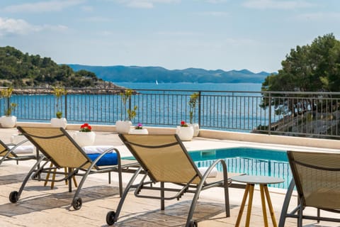Patio, Day, Natural landscape, View (from property/room), Balcony/Terrace, Pool view, Sea view, Swimming pool, sunbed