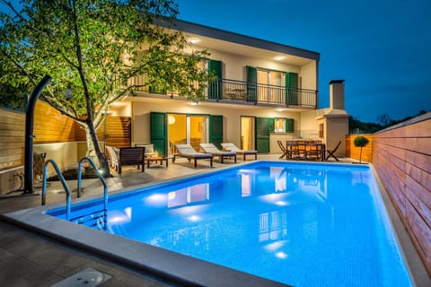 Patio, Balcony/Terrace, Seating area, Swimming pool, Swimming pool