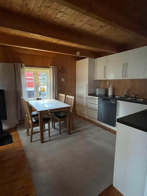 Bowling, Living room, Dining area, kitchen, kitchen