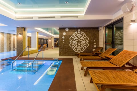 Restaurant/places to eat, Hot Tub, Spa and wellness centre/facilities, Pool view, Swimming pool, Breakfast, Parking