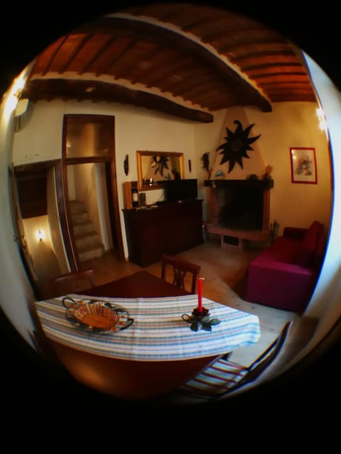 Photo of the whole room, Seating area