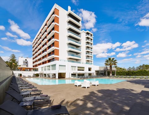 Property building, Day, Swimming pool