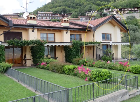 Property building, Garden, Balcony/Terrace