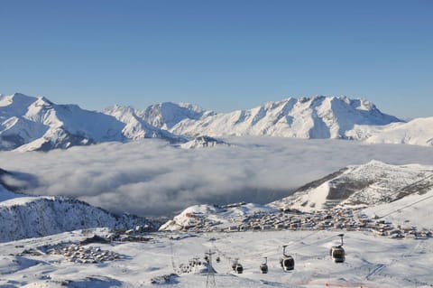 Nearby landmark, Ski School, Skiing